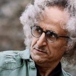 بعد 20 عاماً في المنفى.. الموسيقار الإيراني محسن نامجو يعود إلى طهران
